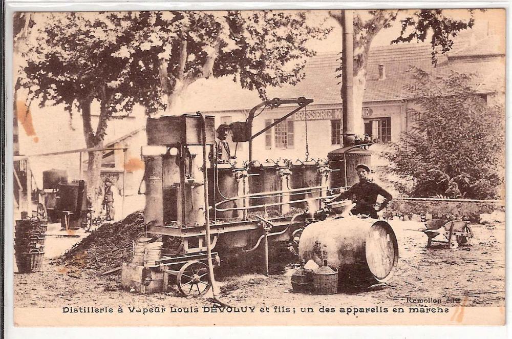 Distillerie à Vapeur Louis Dévoluy et Fils, un des appareils en marche