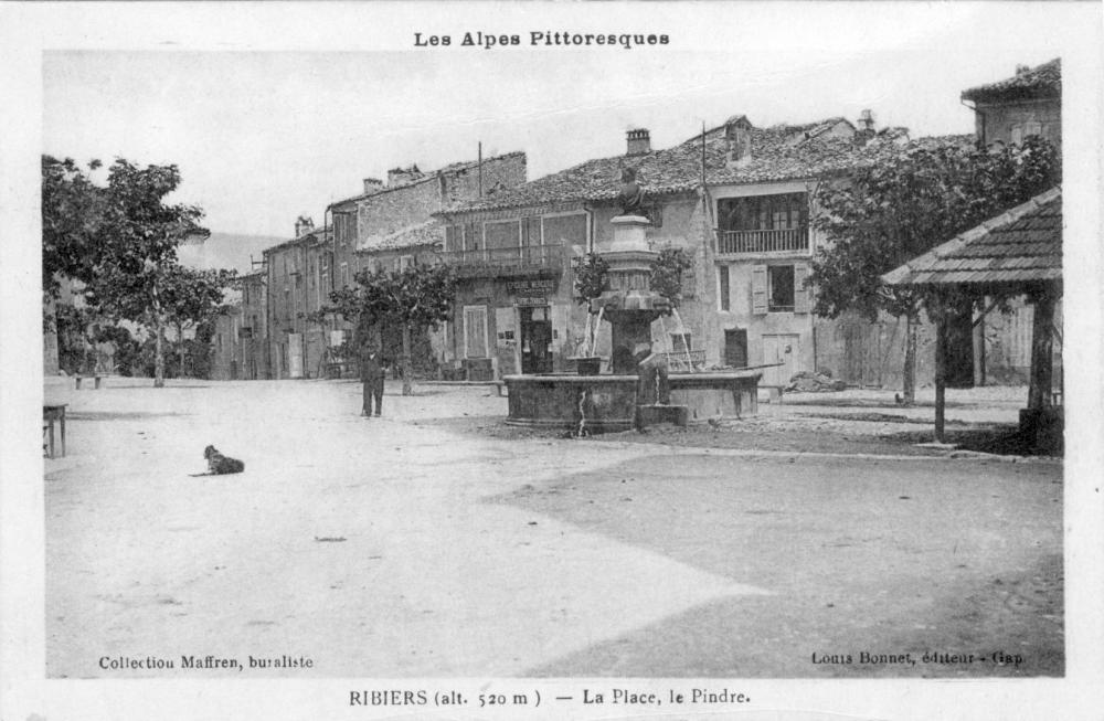 Ribiers - Place Le Pindre
