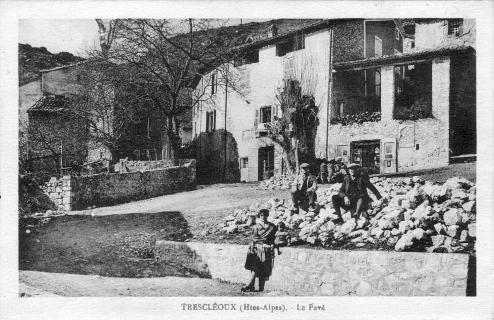 Trescleoux - Le Pavé