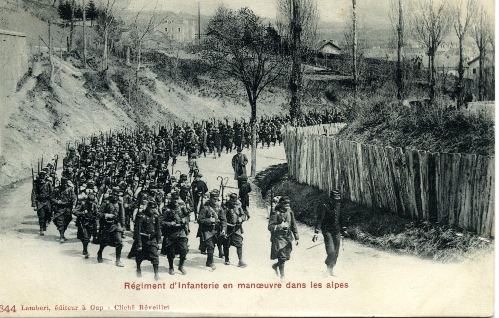 Régiment d'Infanterie en Manoeuvre dans les Alpes