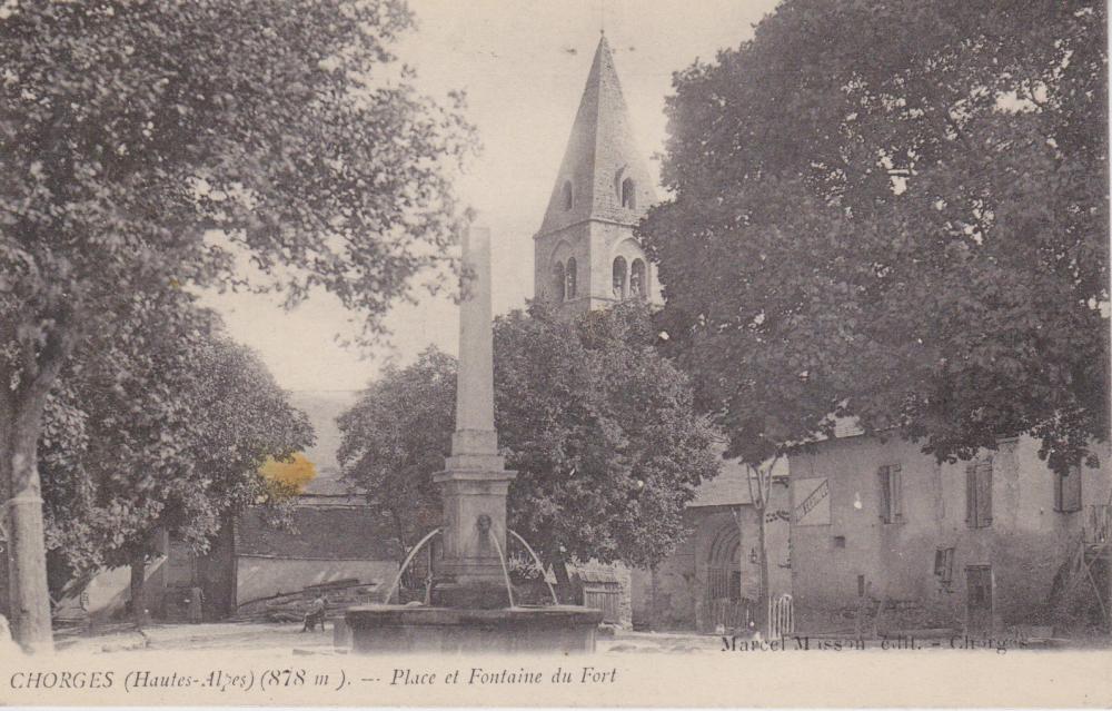 Chorges (878m) -Place et Fontaine du Fort