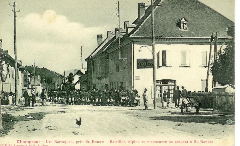 Les Barraques, près Saint Bonnet - Bataillon Alpins en Manoeuvre se rendant à St Bonnet
