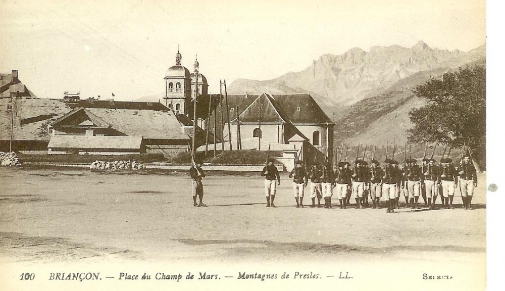 Briançon - Place du Champ de Mars - Montagnes de Presles