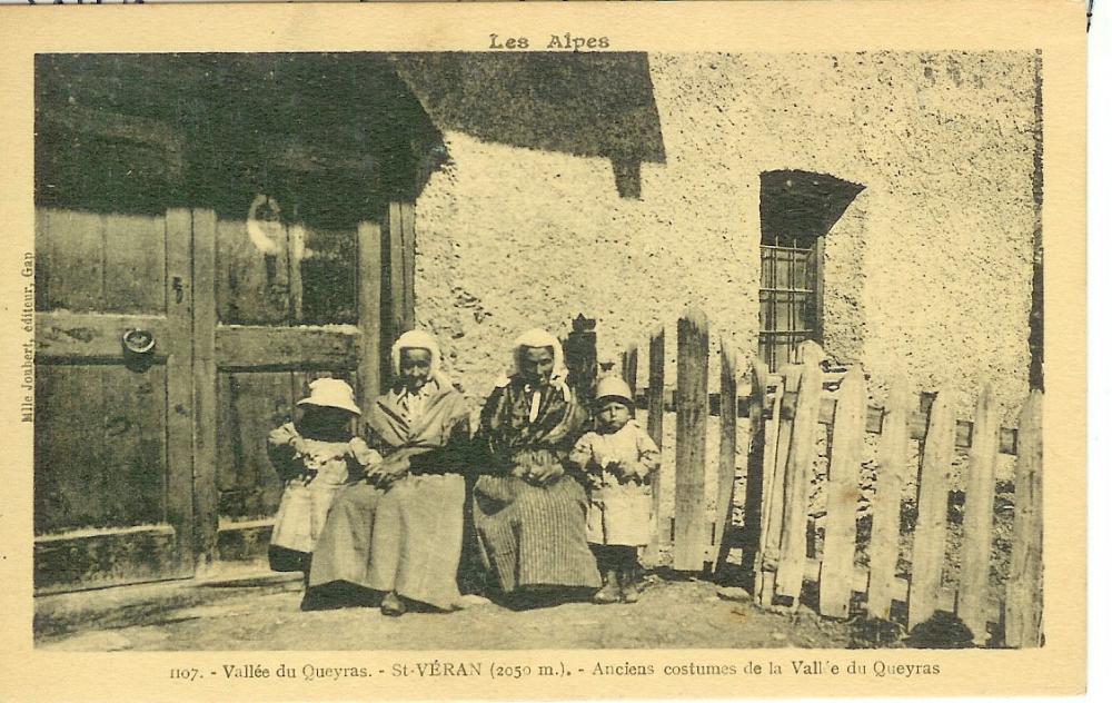 Vallée du Queyras - St Veran (2050m) - Anciens Costumes de la Vallée du Queyras