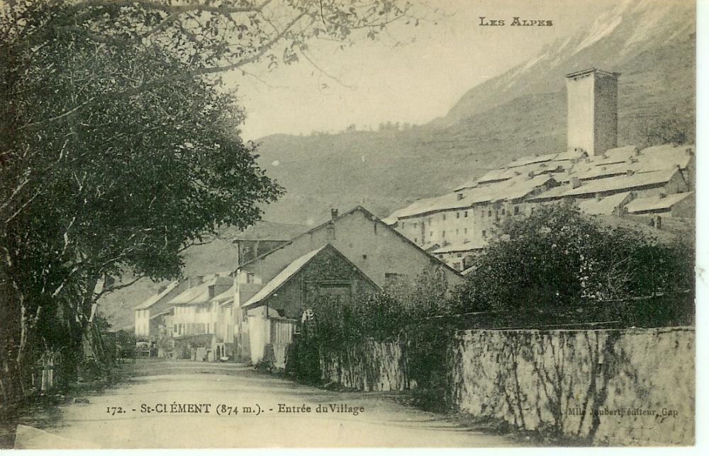 St Clément (874m) - Entrée du Village