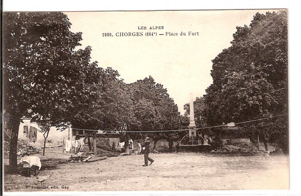 Chorges (864m) - Place du Fort