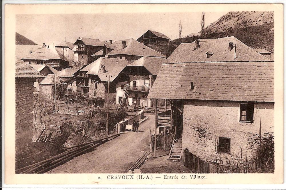 Crevoux - Entrée du Village