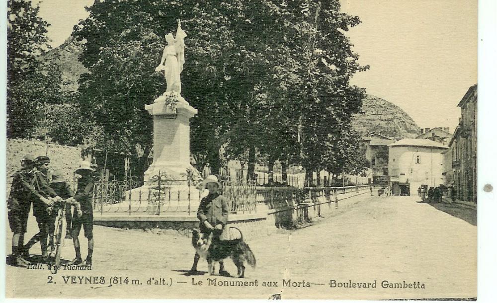 Veynes (814m d'alt) - Le Monument aux Morts - Boulevard Gambetta