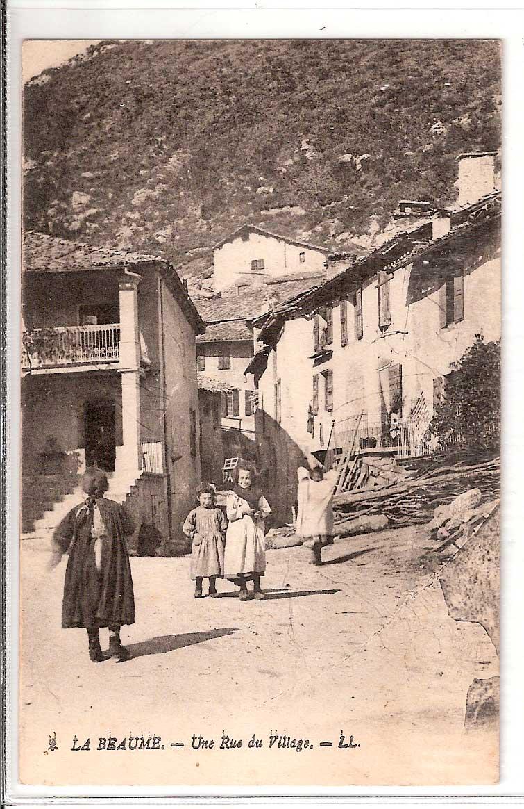 La Beaume une rue du Village