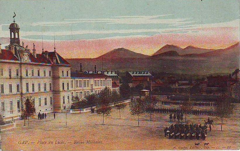 Gap - Place du Lycée - Revue Militaire