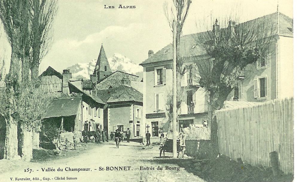 Saint Bonnet entrée du Bourg
