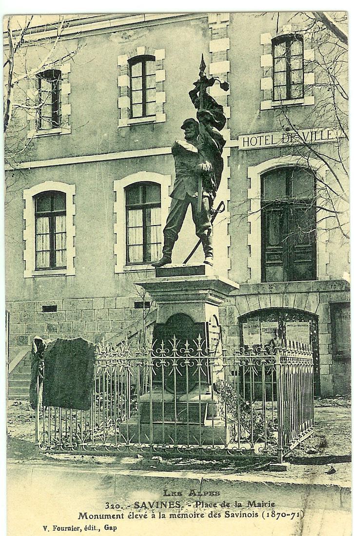 Savines Place de la Mairie Monument élevé à la mémoire des Savinois (1870-71)