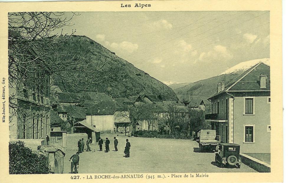 La Roche des Arnauds (945m) - Place de la Mairie