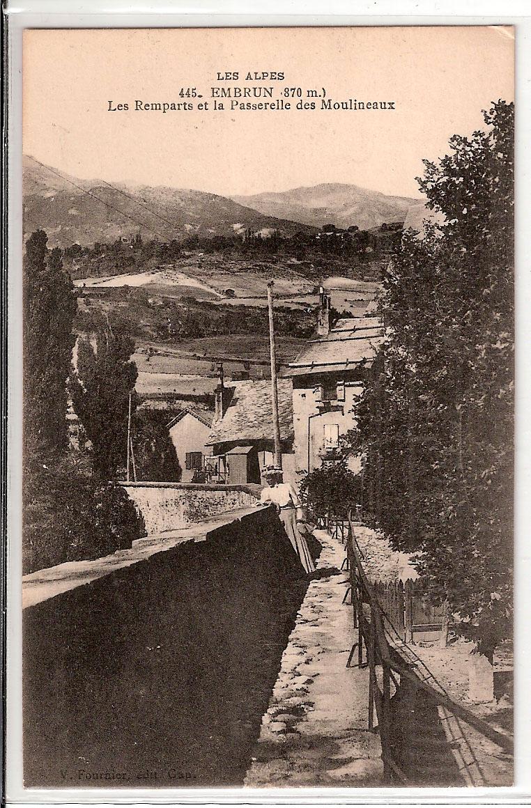 Embrun les Ramparts et la Passerelle des Moulineaux