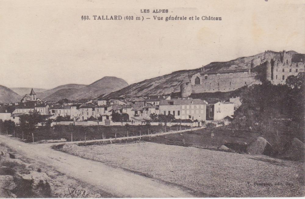 Tallard (602m) - Vue générale et le Château