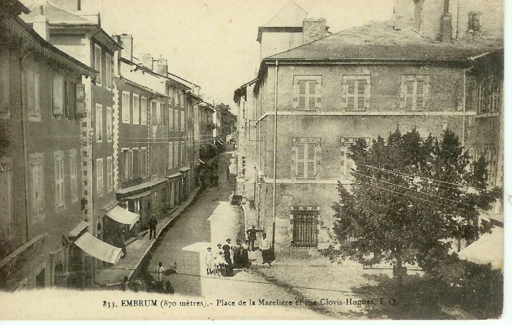 Place de la Mazelière et Rue Clovis Hugues