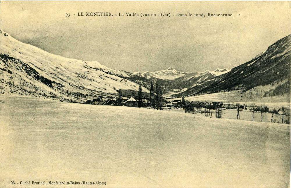 Le Monêtier - La Vallée (vue en Hiver) - Dans le fond, Rochebrune