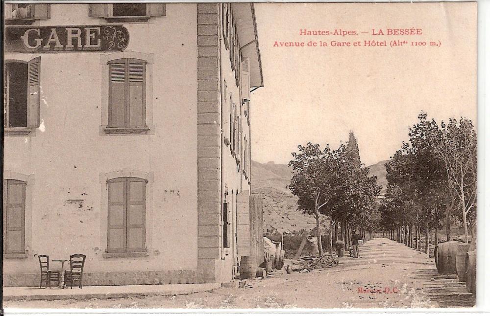 La Bessée Avenue de la Gare et Hôtel ( alt 1100m)