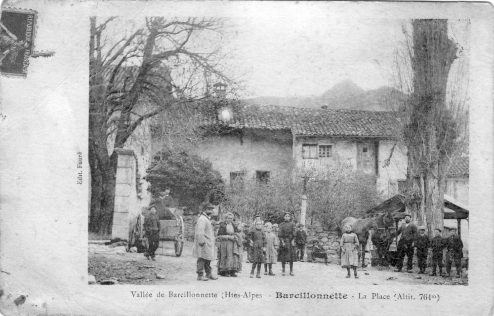 Vallée de Barcillonette - Barcillonnette - la place ( alt 764m)