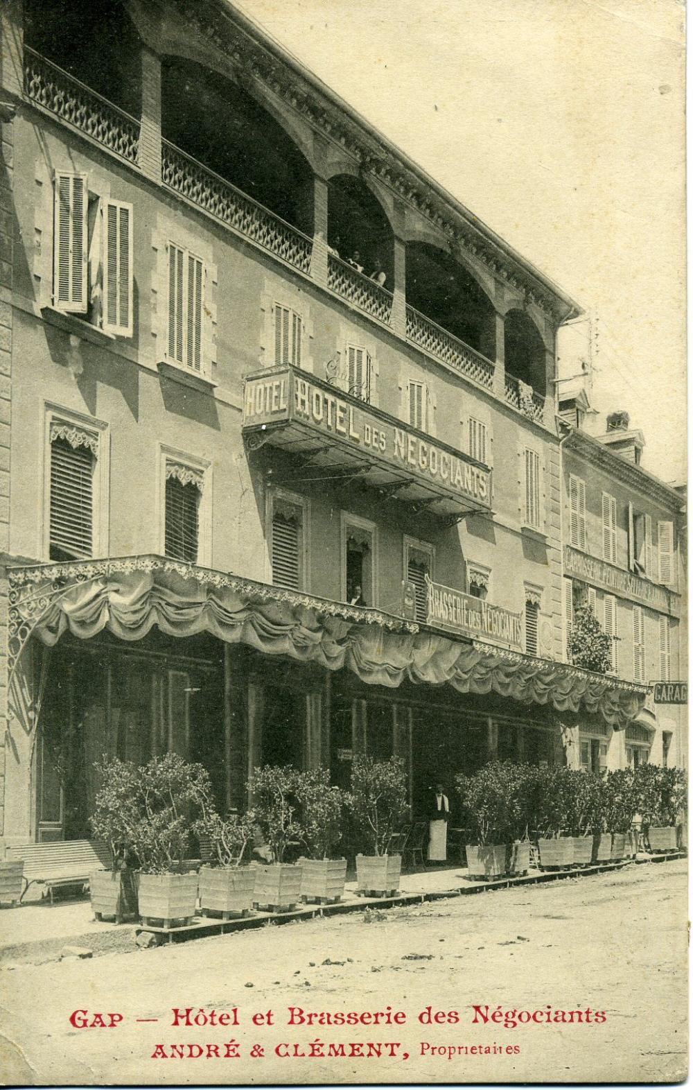 Gap - Rue Carnot - Hôtel et Brasserie des Négociants - ANDRE & CLEMENT propriétaires