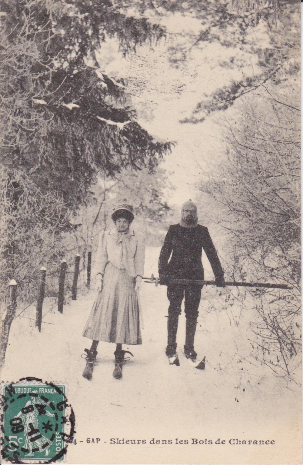 Gap - Skieurs dans le Bois de Charance