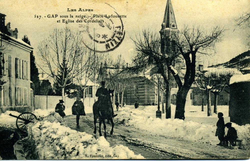 Gap sous la neige - Place Ladoucette et Eglise des Cordeliers