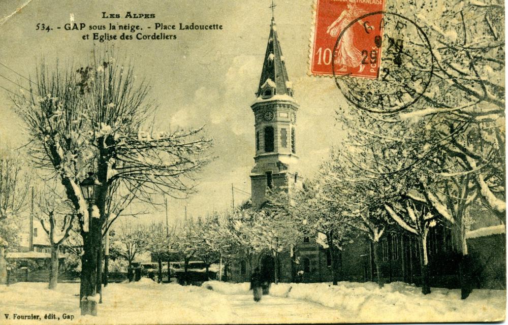 Gap sous la neige - Place Ladoucette et Eglise des Cordeliers