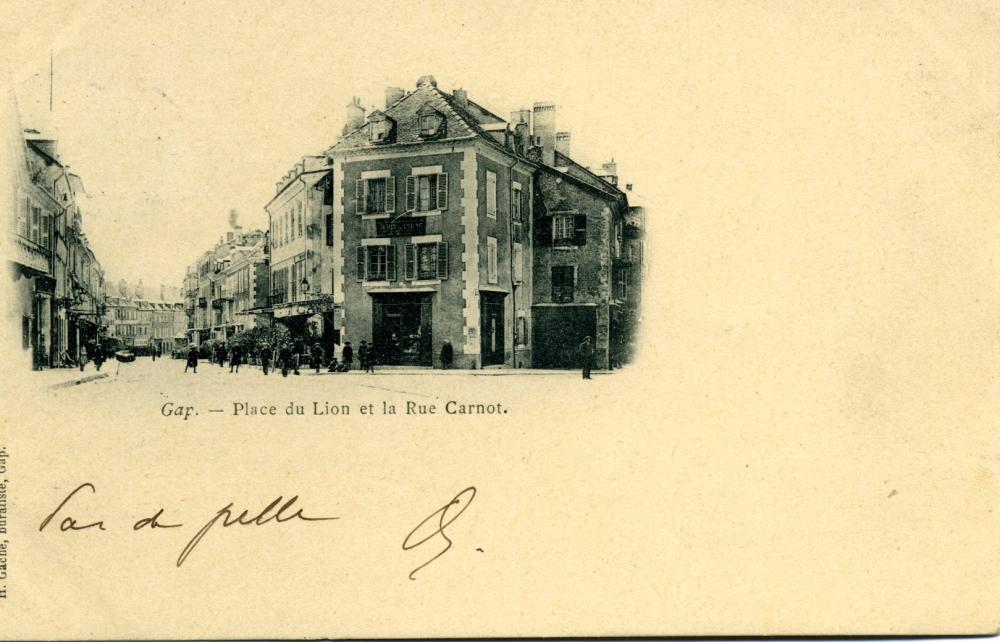 Place du Lion et Rue Carnot