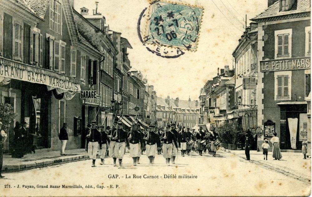 Gap - La Rue Carnot - Défilé Militaire