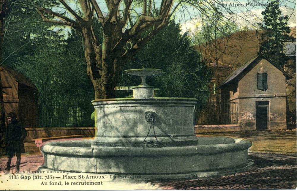 Gap - Place Saint Arnoux La Fontaine , au fond le Recretument