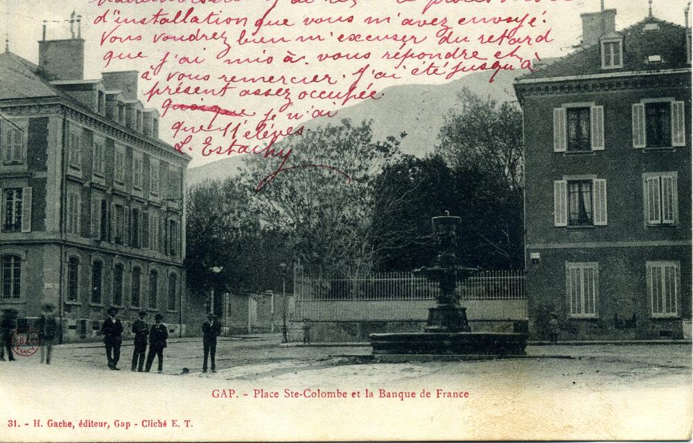 Place Sainte Colombe et Banque de France