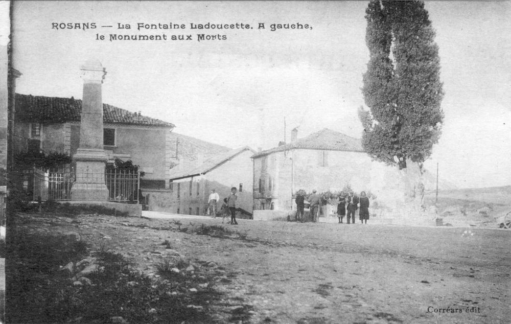 Rosans - La Fontaine Ladoucette, à gauche le Monument aux Morts