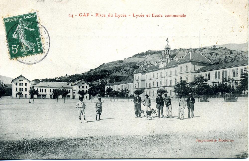 Place du Lycée- Lycée et Ecole Communale
