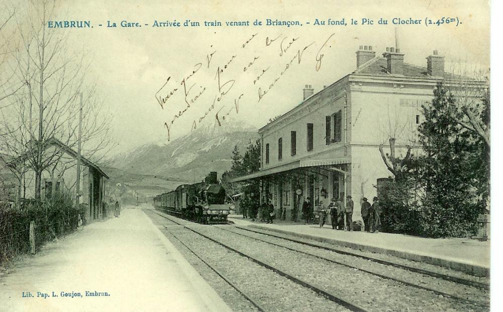 La Gare arrivée d'un Train venant de Briançon