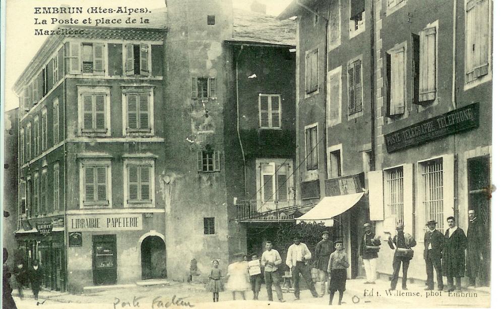 La Poste Place de la Mazelière