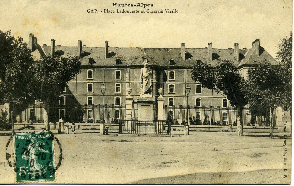 Gap - Place Ladoucette et caserne Vieille