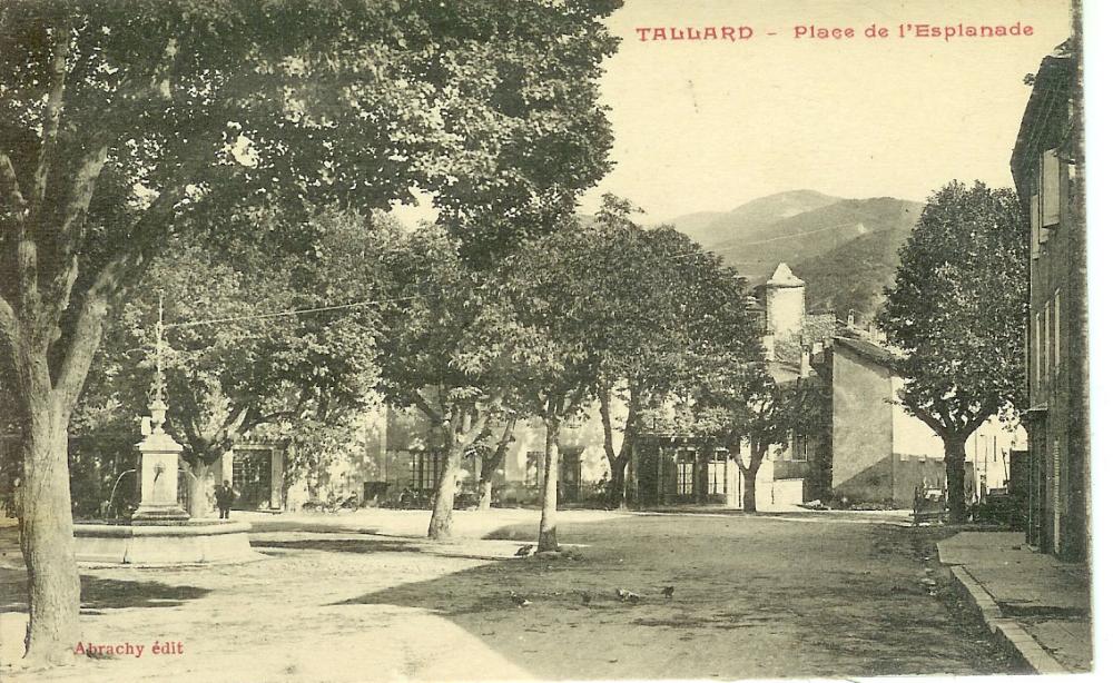 Tallard - Place de l'Esplanade