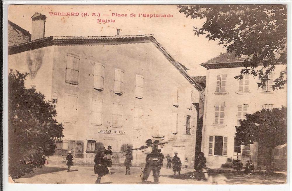 Tallard - Place de l'Esplanade Mairie