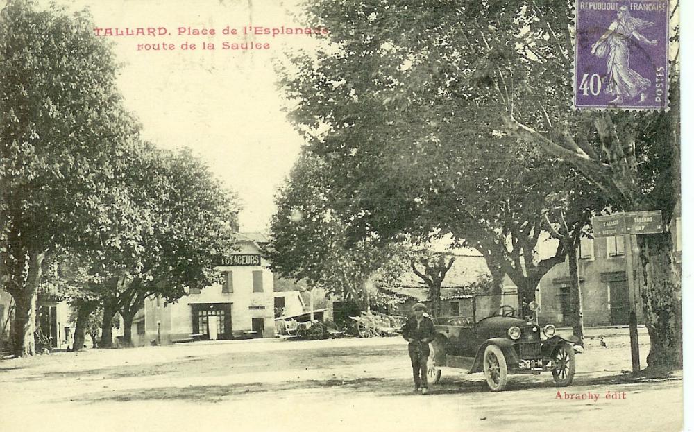 Tallard - Place de l'Esplanade route de la Saulce