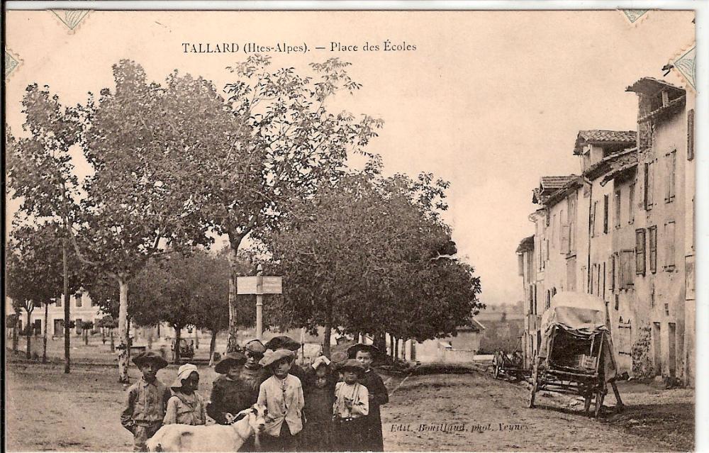 Tallard - Place des Ecoles