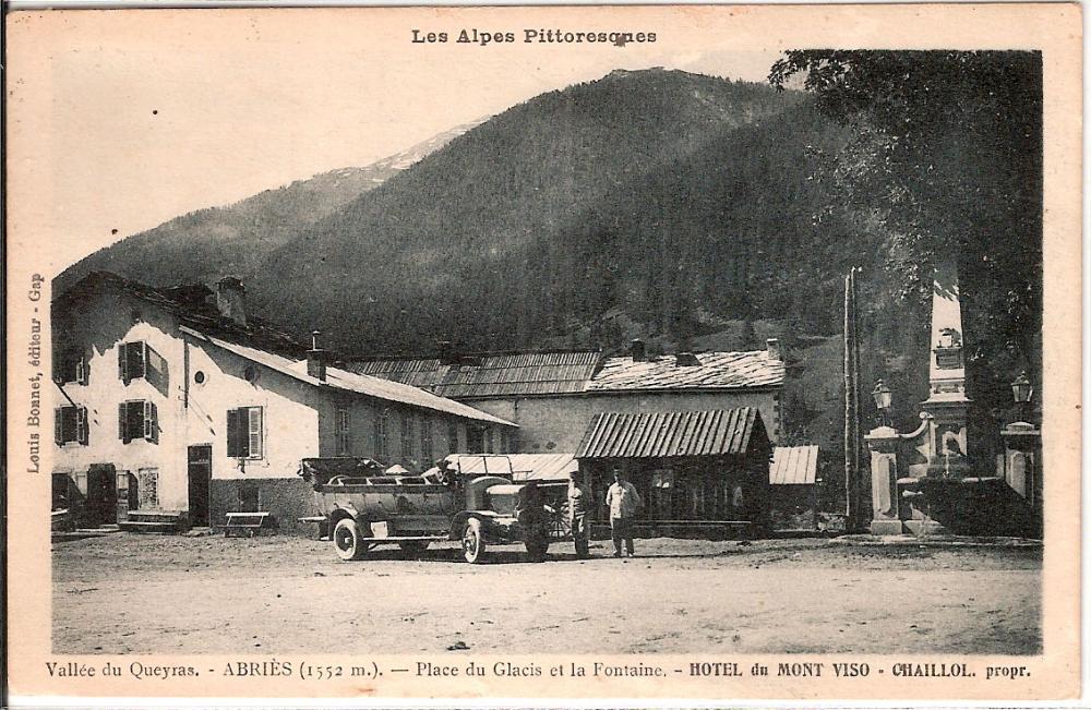 Abriès (1552m) Place du Glacis et de la Fontaine - Hôtel du Mont Viso -Chaillol .propr