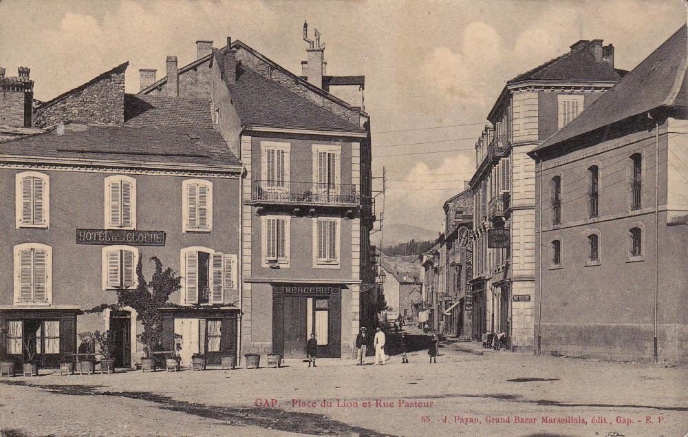 Place du Lion et Rue Pasteur