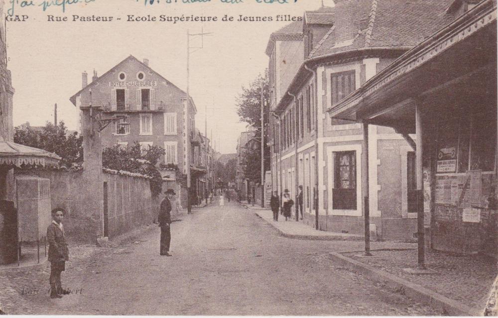 La Rue Pasteur, Ecole Supérieure de Filles