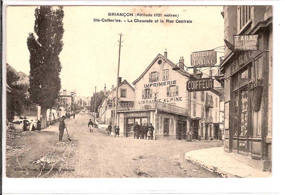 Briançon ( Altitude 1321 mètres) - Ste Catherine - La Chaussée et la Rue Centrale