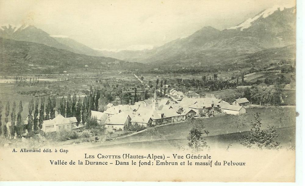Les Crottes - Vue générale- Vallée de la Durance - Dans le fond ; Embrun et le massif du Pelvoux