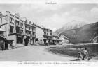 Briançon (1321m) -  le Champ de Mars - Adroite , Fort Janus (2514m)