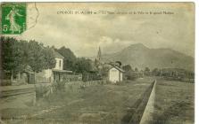 Chorges 858 m - La Gare , un coin de la Ville et le grand Morgon