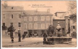 Place Saint Pierre et Hôtel de Ville