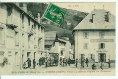 Abriès (1547m) - Place du Glacis, départ du Courrier