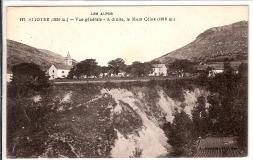 Sigoyer vue générale à droite le Mont Ceüse